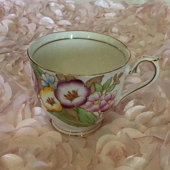Vintage Royal Albert Bone China Footed Cup And Saucer! - Picture 2 of 10